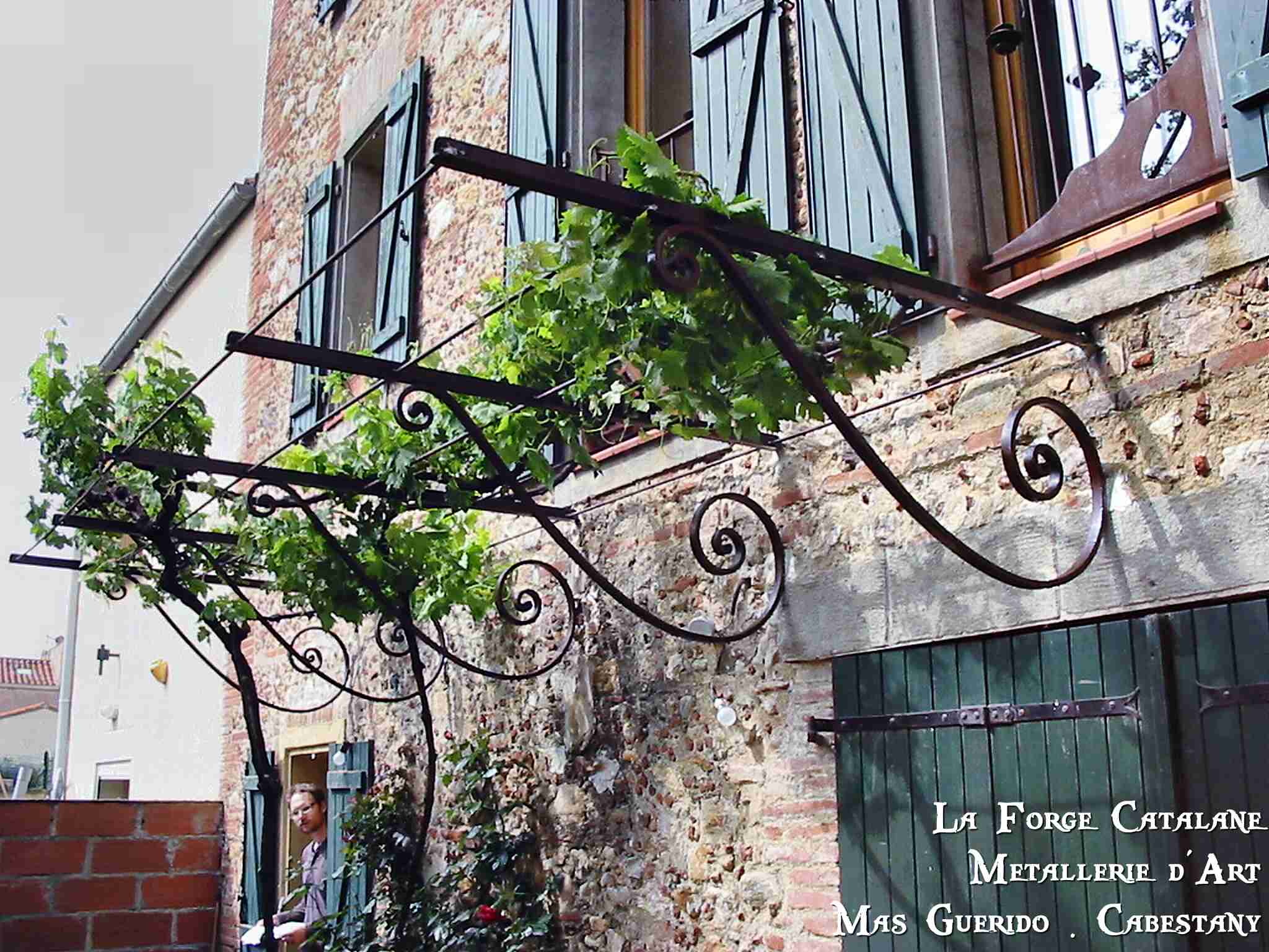 treille droite volute fer Forge Catalane Cabestany.jpg